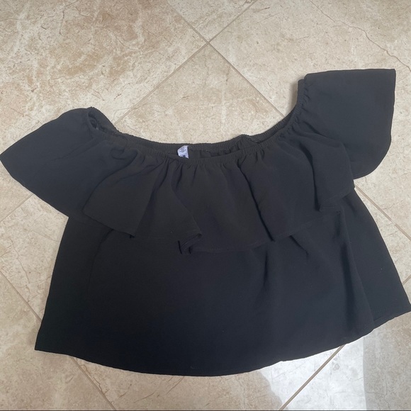 Design Lab Off Shoulder Ruffle Top - Picture 2 of 2